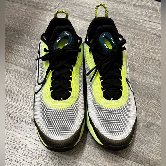 Nike Air Max 270 - Picture 2 of 2